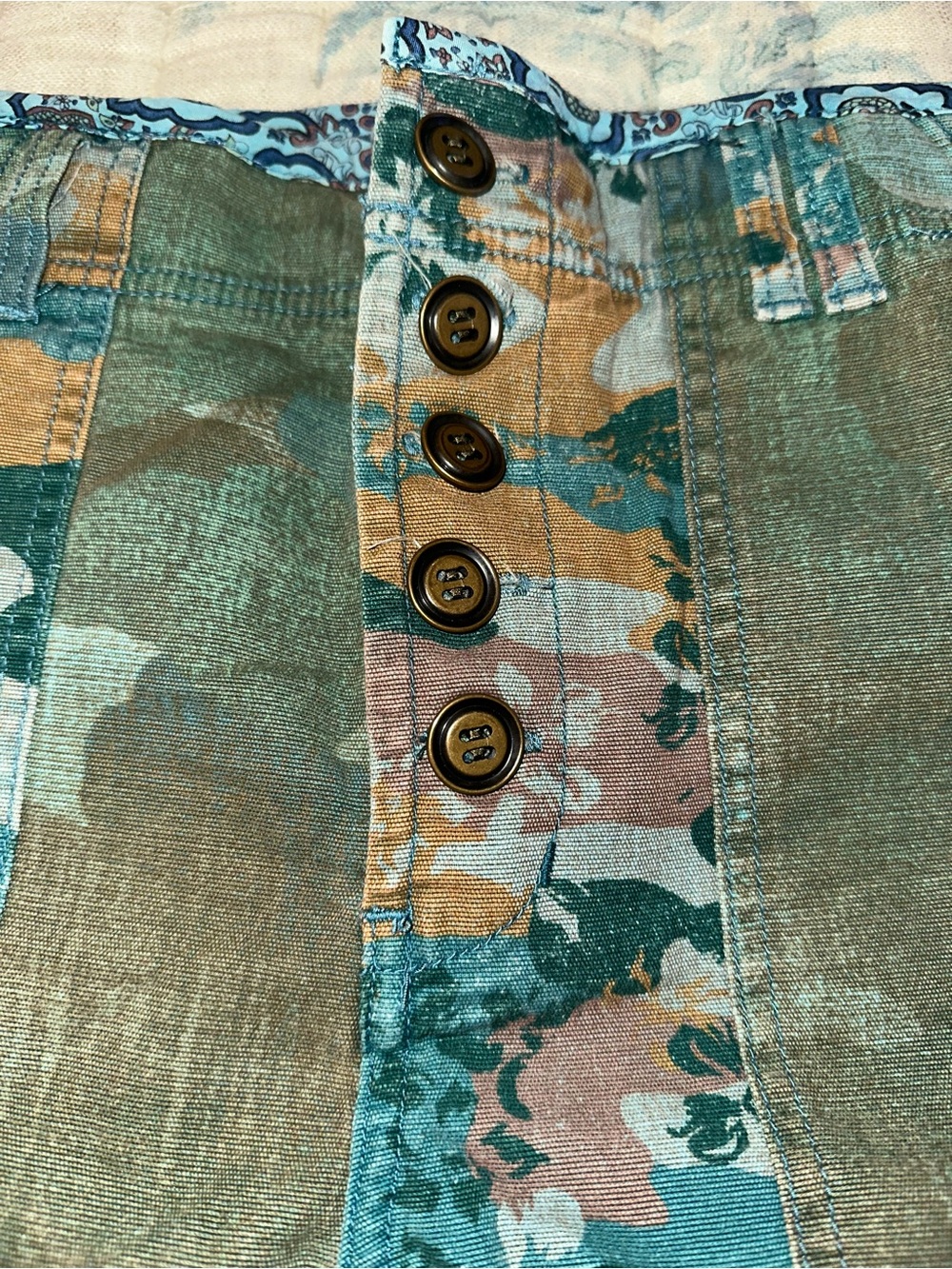 Anthropologie PILCRO Wanderer Camo Distressed shorts - Picture 4 of 9